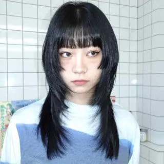 ミディアム レイヤーカット ハッシュカットのヘアスタイル