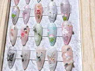 ネイル リボン、ガーリー パーツ放題専門店のネイルデザイン