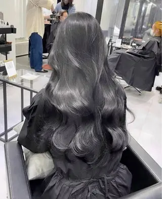 ロング カラー 西山 夢月のヘアスタイル