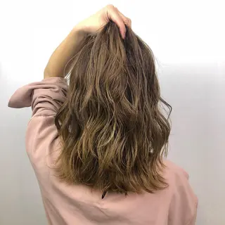 ミディアム カラー ベージュ/インナー カラー🤍Rieのヘアスタイル