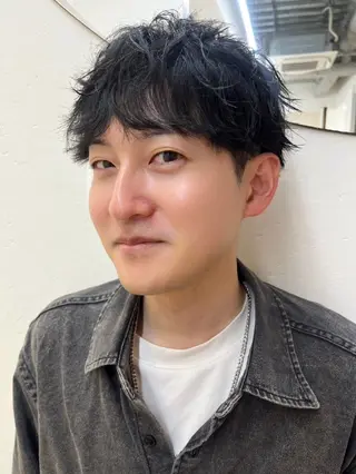 メンズ メンズ ヘアメイク  ハイトーン キャロのヘアスタイル