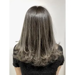 セミロング カラー KIZU 髪質改善 怪談を語る美容師のヘアスタイル