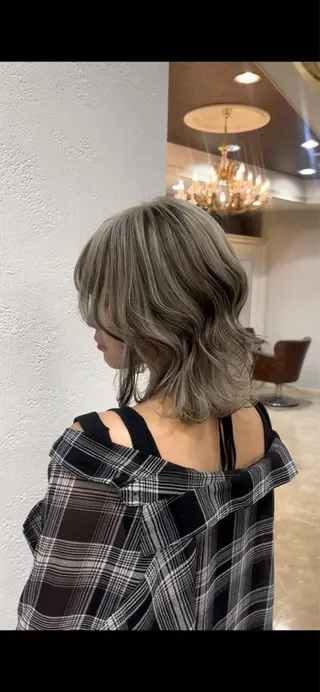 ミディアム 山本 梨華のヘアスタイル