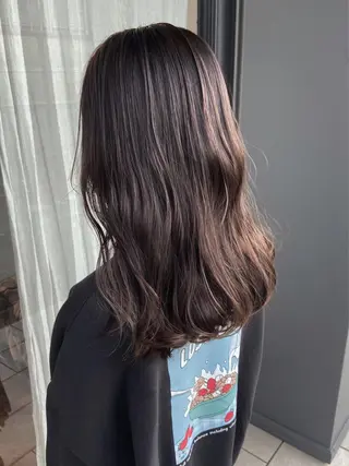 ミディアム 峯 志帆のヘアスタイル