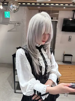 セミロング カラー レイヤーブリーチ特化 ホワイト専門/岸のヘアスタイル