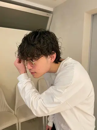 ミディアム メンズ SALOWIN 神宮前５丁目店所属・メンズ/特殊ヘア パーマ🕷️小夏貴也のヘアスタイル