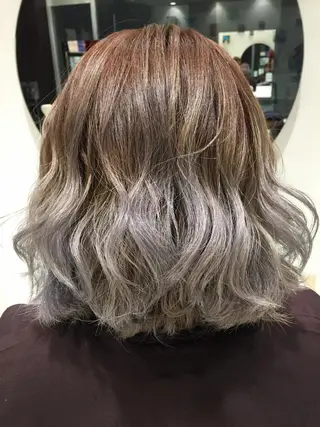 ミディアム カラー 黒川 真実のヘアスタイル