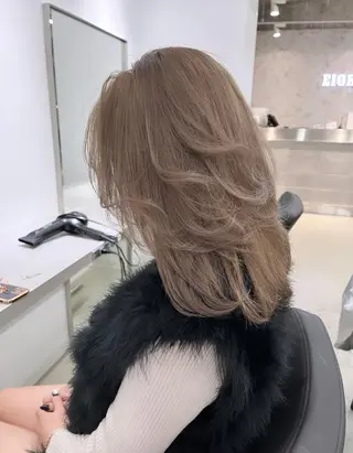 ミディアム karin💋海外 バタフライカットのヘアスタイル