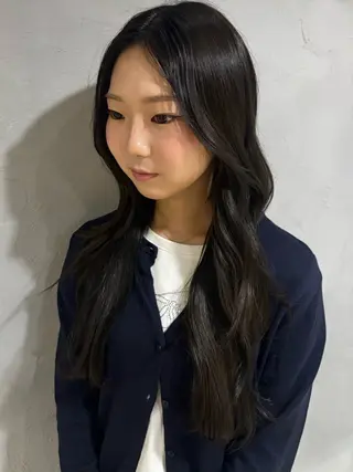 ロング カラー Maki /カラー/ブリーチのヘアスタイル