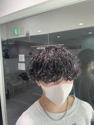 ショート パーマ ヘアアレンジ メンズ 艶カラー の達人のヘアスタイル