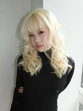 セミロング ハイトーン/ネイル カナコ🫧のヘアスタイル