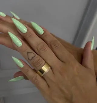 ネイル 高木 維麗絲のネイルデザイン