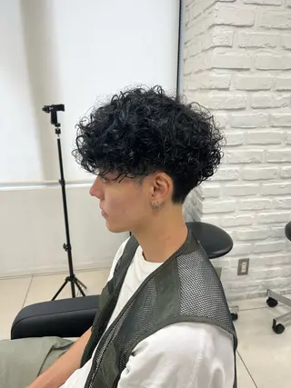 ショート カラー パーマ メンズ 【シャドウパーマ センターパート】義心のヘアスタイル