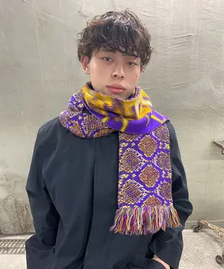 ミディアム パーマ メンズ パーマ、髪質改善 カズマのヘアスタイル