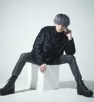 ショート カラー パーマ ヘアアレンジ メンズ ウルフとハイトーン みっちー✂️のヘアスタイル