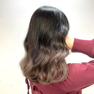 ミディアム カラー 横山 奈央のヘアスタイル