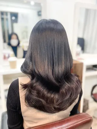 セミロング カラー 韓国ヘア🤍髪質改善 🇰🇷AKANEのヘアスタイル