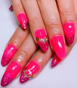 ネイル bijou所属・相馬 礼菜のネイルデザイン