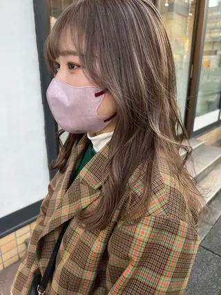 セミロング W所属・小林 朋花のヘアスタイル