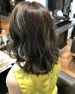 ミディアム カラー 三好 麻美のヘアスタイル