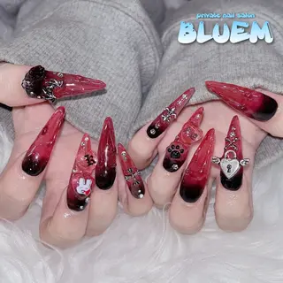 ネイル BLUEM なな🐶のネイルデザイン