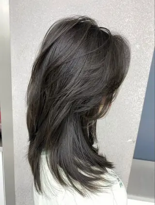 セミロング 愛瑠奈 erunaのヘアスタイル