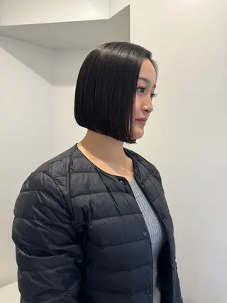 ショート 切りっぱなしボブ レイヤー/縮毛矯正のヘアスタイル