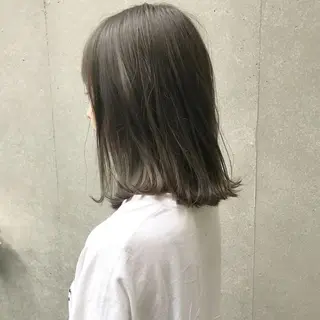 ミディアム カラー NERO 眞下秋歩のヘアスタイル