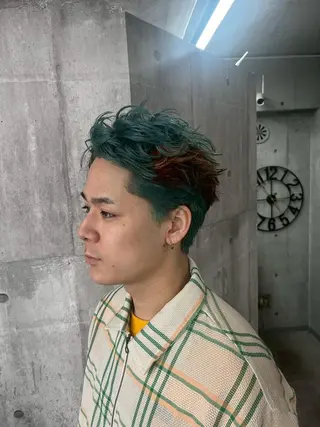 カラー ウルフカットデザイン カラー特化アールイーのヘアスタイル