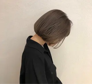 ショート カラー 祐川 愛希のヘアスタイル