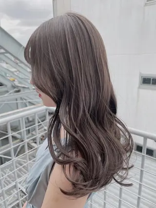 セミロング カラー レイヤーカット 透明感カラーのヘアスタイル