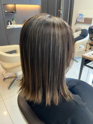 ミディアム カラー RAY Field 小佐井悠未のヘアスタイル