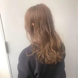 カラー ミルクティーカラー イイサカシュンスケのヘアスタイル