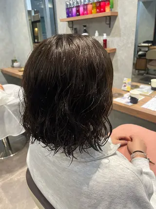 ミディアム パーマ ボブ/プツッとボブ/ 暖色カラー/モエのヘアスタイル