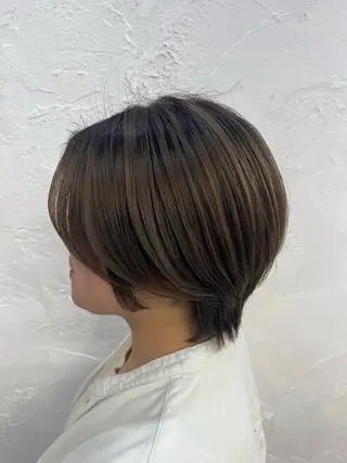 ショート YUZUKI/艶カラ ー/丸みショートのヘアスタイル