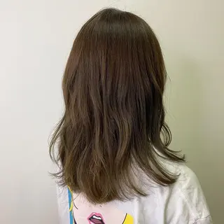 セミロング カラー prier×kew hair所属・柴田 秋樺のヘアスタイル