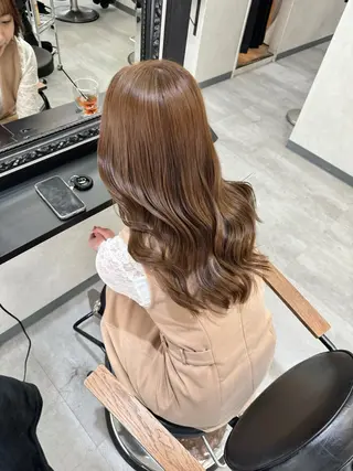 ロング 井本翔太.髪質改善. ベージュ.グレージュのヘアスタイル