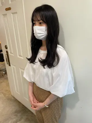 セミロング カラー MIOベージュカラー 柔らかいカラーのヘアスタイル