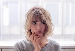 ミディアム カラー ホワイト&レイヤーカ ットエクステ長畠俊輔のヘアスタイル