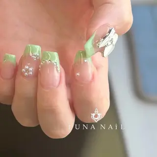 ネイル アトリエ　ミモザ所属・いまむら あかりのネイルデザイン