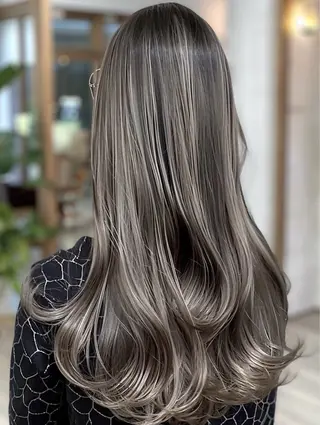 ロング 保子 祐里香のヘアスタイル