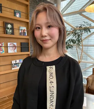 ミディアム カラー 松野 心音のヘアスタイル
