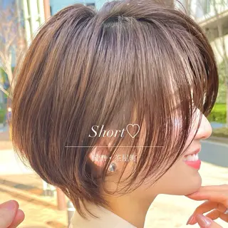 ショート ウラ‎🤍𐙚 ボブ ・ショート・艶カラーのヘアスタイル