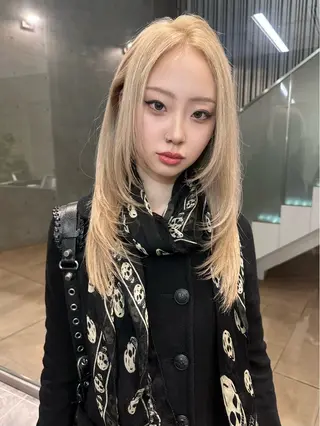 セミロング カラー RiA/レイヤーカッ ト/ハッシュカットのヘアスタイル