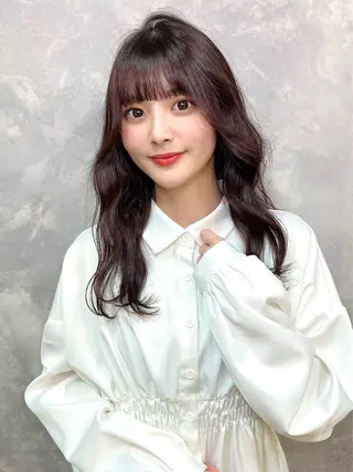 セミロング カラー ヘアアレンジ 青髪特化🩵ブリーチ ハッシュカットのヘアスタイル