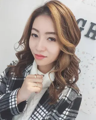 セミロング カラー grow上野御徒町【グロウ】所属・ブリーチ・ハイトーン 特化🎉内山のヘアスタイル