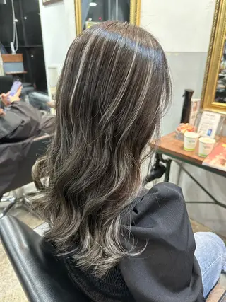 セミロング カラー 大内 志穂のヘアスタイル