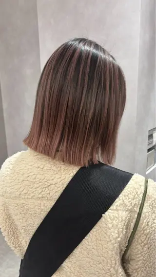 ミディアム ブリーチ/ハイトーン /大人バレイヤージュのヘアスタイル