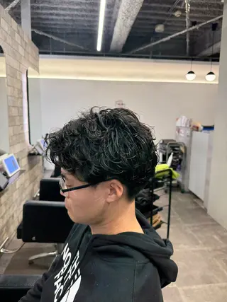 ショート パーマ メンズ 髙橋 翔一のヘアスタイル