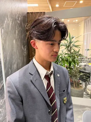 ミディアム パーマ メンズ SALOWIN 原宿 iori所属・✂️原宿指名No.1 センターパート✂️のヘアスタイル